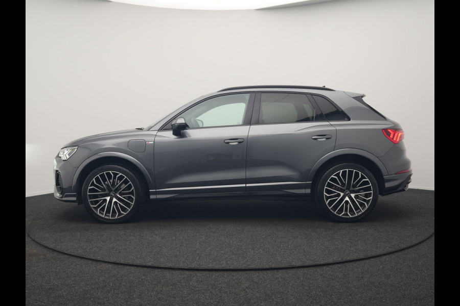 Audi Q3 45 TFSI e 2x S Line PHEV 245pk Dealer O.H. | Trekhaak Afn. | Adaptive Cruise | 360 Camera | Matrix LED | Sportstoelen Memory & Verwarmd | Keyless | Blis | Apple Carplay | Sfeerverlichting | 20"L.M | Navigatie | DAB | Plug In Hybrid |