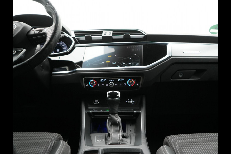 Audi Q3 45 TFSI e 2x S Line PHEV 245pk Dealer O.H. | Trekhaak Afn. | Adaptive Cruise | 360 Camera | Matrix LED | Sportstoelen Memory & Verwarmd | Keyless | Blis | Apple Carplay | Sfeerverlichting | 20"L.M | Navigatie | DAB | Plug In Hybrid |