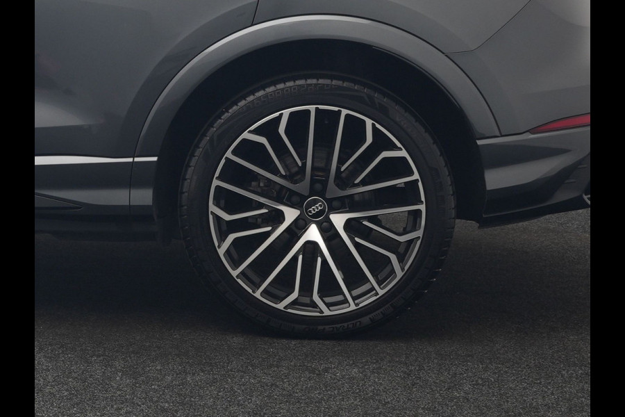 Audi Q3 45 TFSI e 2x S Line PHEV 245pk Dealer O.H. | Trekhaak Afn. | Adaptive Cruise | 360 Camera | Matrix LED | Sportstoelen Memory & Verwarmd | Keyless | Blis | Apple Carplay | Sfeerverlichting | 20"L.M | Navigatie | DAB | Plug In Hybrid |