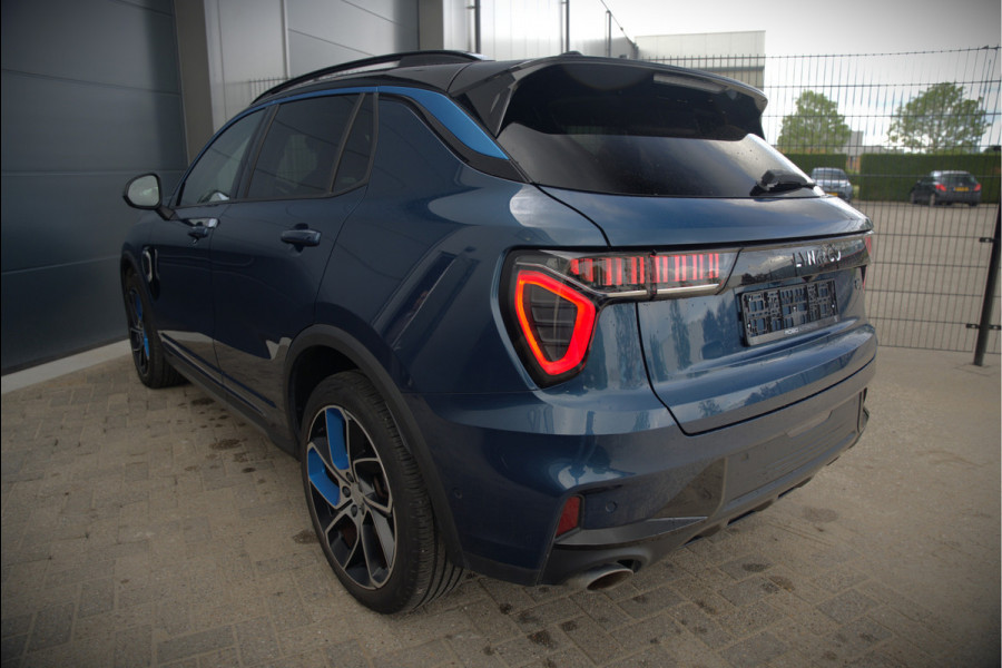 Lynk & Co 01 1.5 | Panoramadak | Stoelverwarming | Keyless | Apple Carplay | Adaptive Cruise Control | Infinity | Navigatie | Camera | Parkeersensoren |