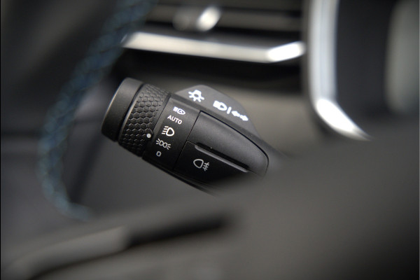 Lynk & Co 01 1.5 | Panoramadak | Stoelverwarming | Keyless | Apple Carplay | Adaptive Cruise Control | Infinity | Navigatie | Camera | Parkeersensoren |