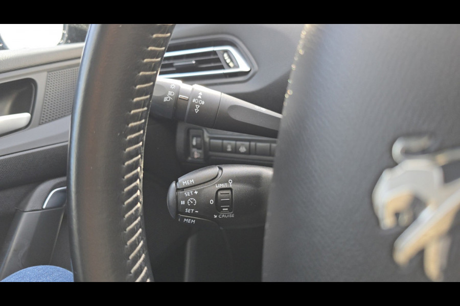 Peugeot 308 SW 1.2 PureTech Blue Lease Executive