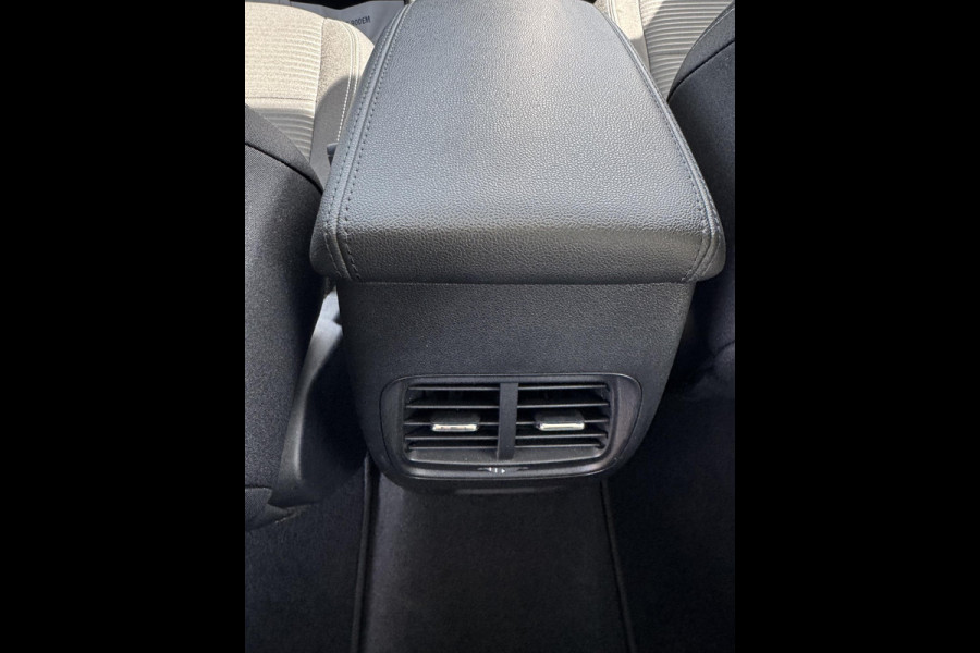 Ford Kuga 2.5 FHEV Titanium 190pk | Geen Stekker Nodig | Trekhaak Wegklapbaar | Driver Assistance Pack | Winter Pack | Head Up Display |
