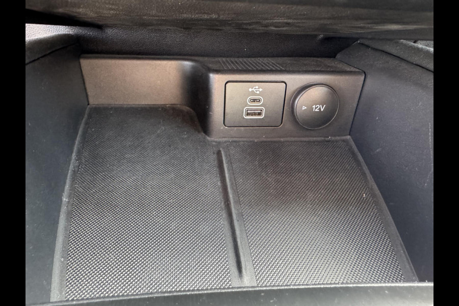 Ford Kuga 2.5 FHEV Titanium 190pk | Geen Stekker Nodig | Trekhaak Wegklapbaar | Driver Assistance Pack | Winter Pack | Head Up Display |