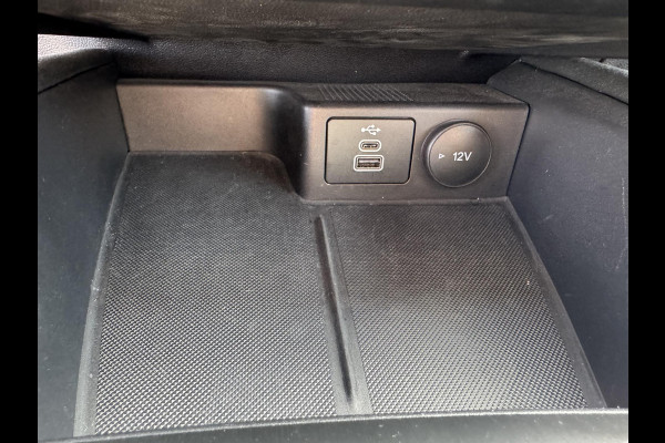 Ford Kuga 2.5 FHEV Titanium 190pk | Geen Stekker Nodig | Trekhaak Wegklapbaar | Driver Assistance Pack | Winter Pack | Head Up Display |