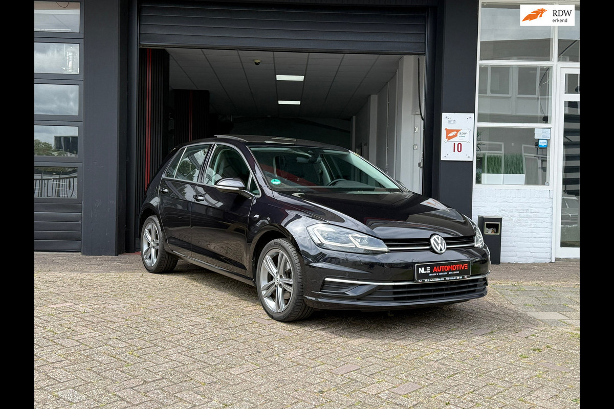 Volkswagen Golf 1.6 TDI Highline Business R Pano/Automaat
