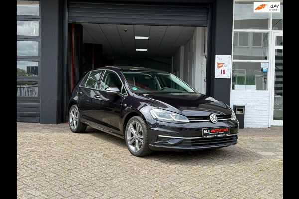 Volkswagen Golf 1.6 TDI Highline Business R Pano/Automaat