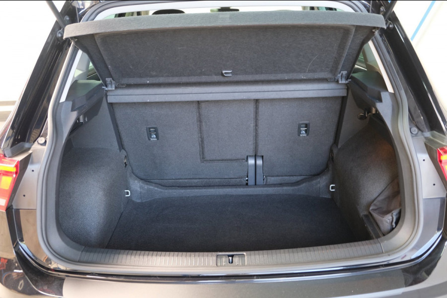 Volkswagen Tiguan 1.5 TSI Life - N.A.P. Airco, Cruise, Navi, PDC, Carplay, Trekhaak.