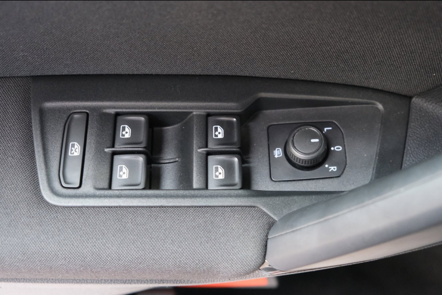 Volkswagen Tiguan 1.5 TSI Life - N.A.P. Airco, Cruise, Navi, PDC, Carplay, Trekhaak.