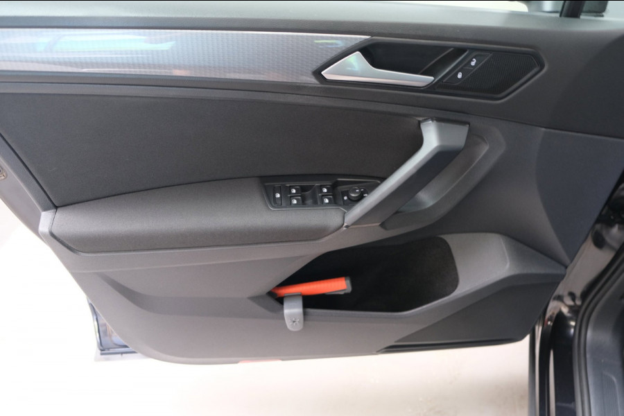 Volkswagen Tiguan 1.5 TSI Life - N.A.P. Airco, Cruise, Navi, PDC, Carplay, Trekhaak.