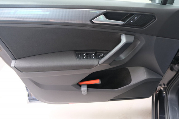Volkswagen Tiguan 1.5 TSI Life - N.A.P. Airco, Cruise, Navi, PDC, Carplay, Trekhaak.
