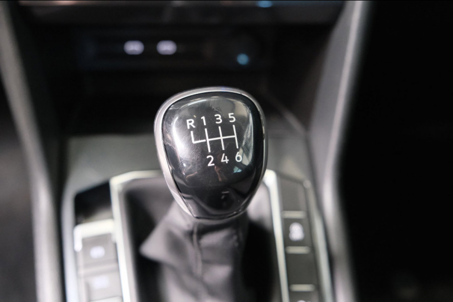 Volkswagen Tiguan 1.5 TSI Life - N.A.P. Airco, Cruise, Navi, PDC, Carplay, Trekhaak.