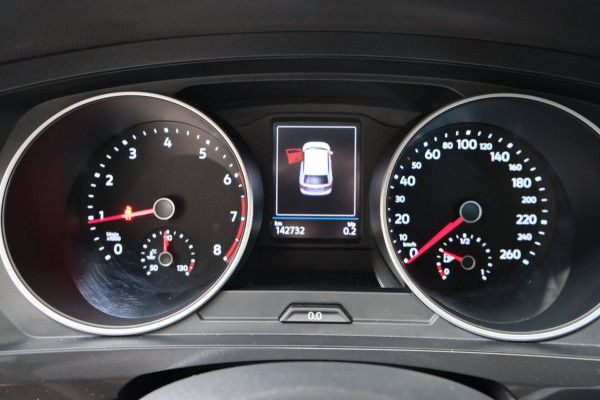 Volkswagen Tiguan 1.5 TSI Life - N.A.P. Airco, Cruise, Navi, PDC, Carplay, Trekhaak.