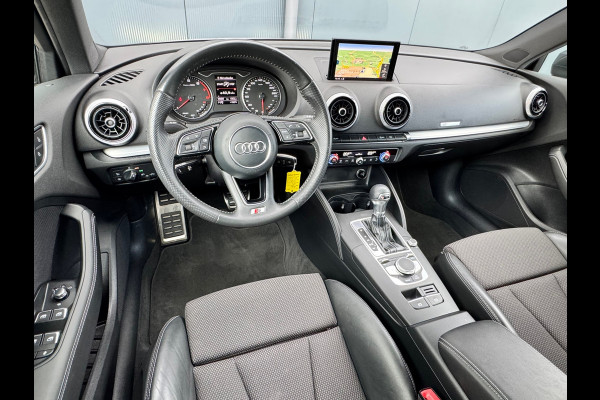 Audi A3 Sportback 1.5 TFSI Automaat S Line Edition * Optiek Zwart * Navigatie * Cruise Control *