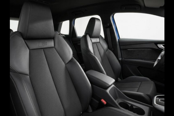Audi Q4 e-tron 45 S edition Competition 82 kWh 286 pk | Assistentiepakket plus | Comfortpakket | Lichtpakket plus ambient light | Trekhaak |