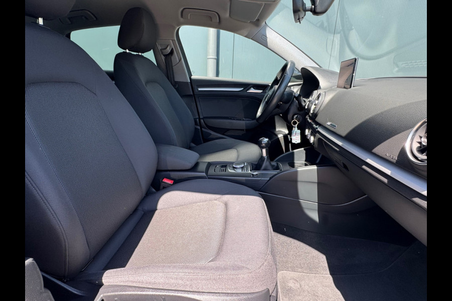 Audi A3 Limousine 30 TFSI Pro Line * Navigatie * Cruise Control * Parkeersensoren *