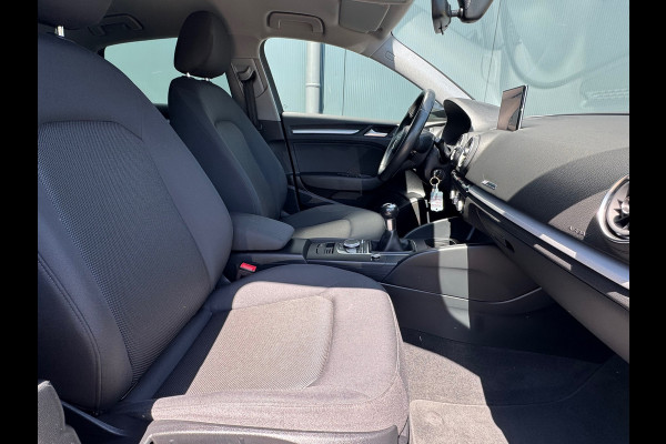 Audi A3 Limousine 30 TFSI Pro Line * Navigatie * Cruise Control * Parkeersensoren *
