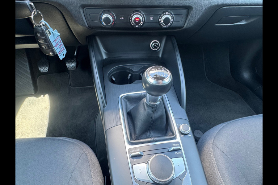 Audi A3 Limousine 30 TFSI Pro Line * Navigatie * Cruise Control * Parkeersensoren *