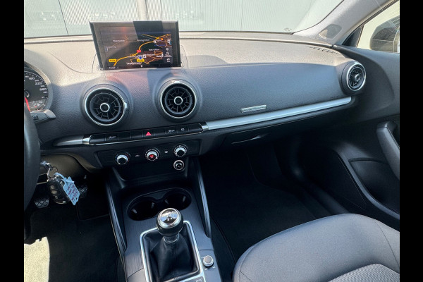 Audi A3 Limousine 30 TFSI Pro Line * Navigatie * Cruise Control * Parkeersensoren *