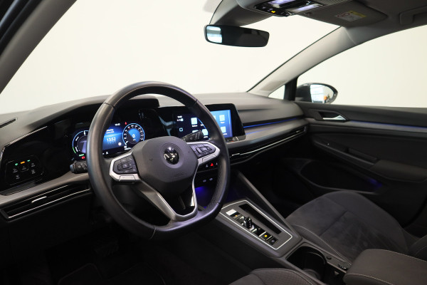 Volkswagen Golf 1.4 eHybrid Style Panoramadak Stoelverwarming Ergo Active !! 2e Pinksterdag geopend van 12:00 tot 17:00u !!