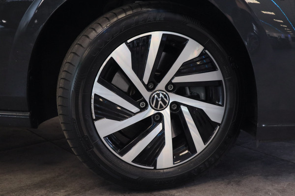 Volkswagen Golf 1.4 eHybrid Style Panoramadak Stoelverwarming Ergo Active !! 2e Pinksterdag geopend van 12:00 tot 17:00u !!