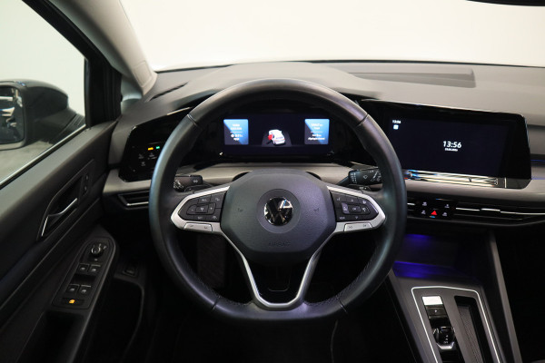 Volkswagen Golf 1.4 eHybrid Style Panoramadak Stoelverwarming Ergo Active !! 2e Pinksterdag geopend van 12:00 tot 17:00u !!