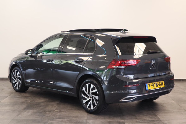 Volkswagen Golf 1.4 eHybrid Style Panoramadak Stoelverwarming Ergo Active !! 2e Pinksterdag geopend van 12:00 tot 17:00u !!