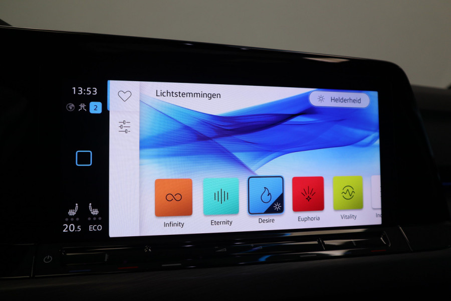 Volkswagen Golf 1.4 eHybrid Style Panoramadak Stoelverwarming Ergo Active !! 2e Pinksterdag geopend van 12:00 tot 17:00u !!