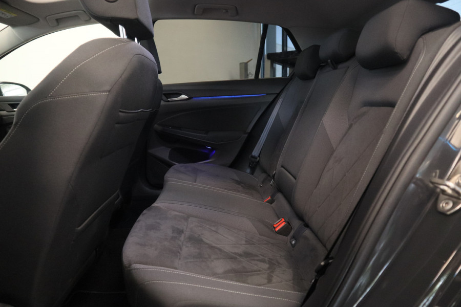 Volkswagen Golf 1.4 eHybrid Style Panoramadak Stoelverwarming Ergo Active !! 2e Pinksterdag geopend van 12:00 tot 17:00u !!