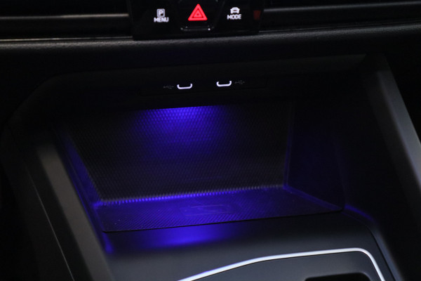 Volkswagen Golf 1.4 eHybrid Style Panoramadak Stoelverwarming Ergo Active !! 2e Pinksterdag geopend van 12:00 tot 17:00u !!