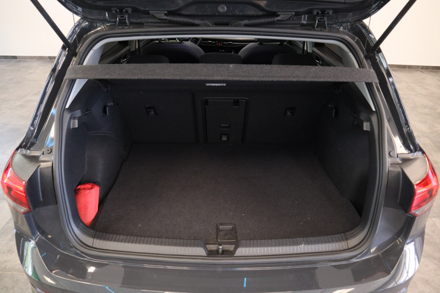 Volkswagen Golf 1.4 eHybrid Style Panoramadak Stoelverwarming Ergo Active !! 2e Pinksterdag geopend van 12:00 tot 17:00u !!
