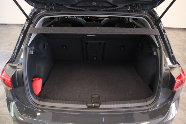 Volkswagen Golf 1.4 eHybrid Style Panoramadak Stoelverwarming Ergo Active !! 2e Pinksterdag geopend van 12:00 tot 17:00u !!