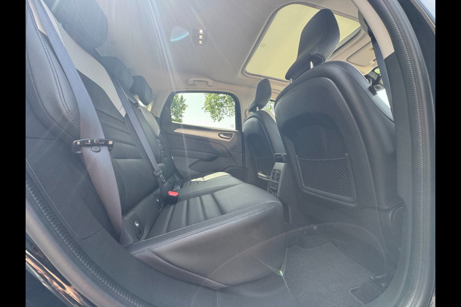 Renault Arkana 1.6 E-Tech Hybrid 145 Intens TREKHAAK / PANO / LEDER / LED / CARPLAY / STOELVERW. / ELEKTR STOEL / CRUISE / CAMERA