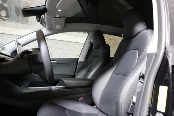 Tesla Model Y RWD 58 kWh | TREKHAAK | 20" LM VELGEN | ZWARTE DETAILS |