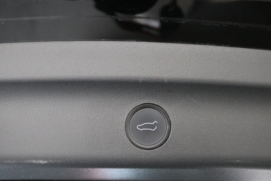 Tesla Model Y RWD 58 kWh | TREKHAAK | 20" LM VELGEN | ZWARTE DETAILS |