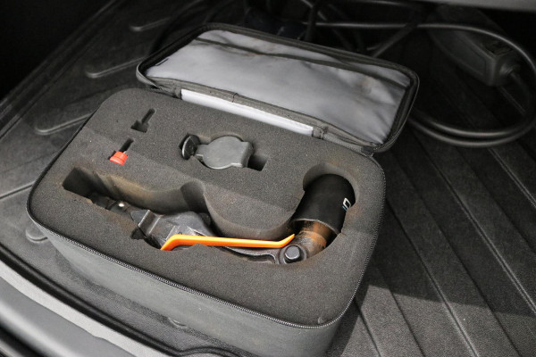 Tesla Model Y RWD 58 kWh | TREKHAAK | 20" LM VELGEN | ZWARTE DETAILS |