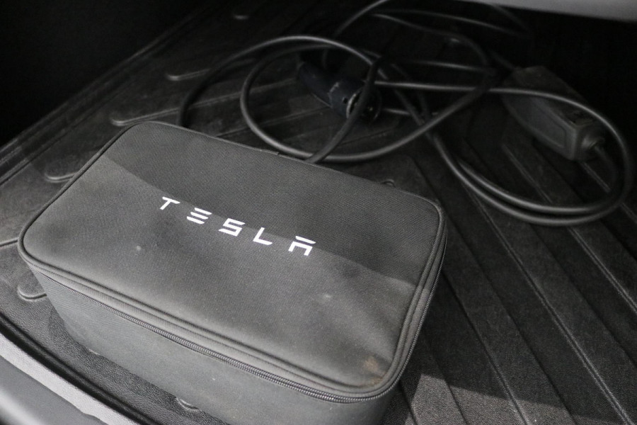 Tesla Model Y RWD 58 kWh | TREKHAAK | 20" LM VELGEN | ZWARTE DETAILS |