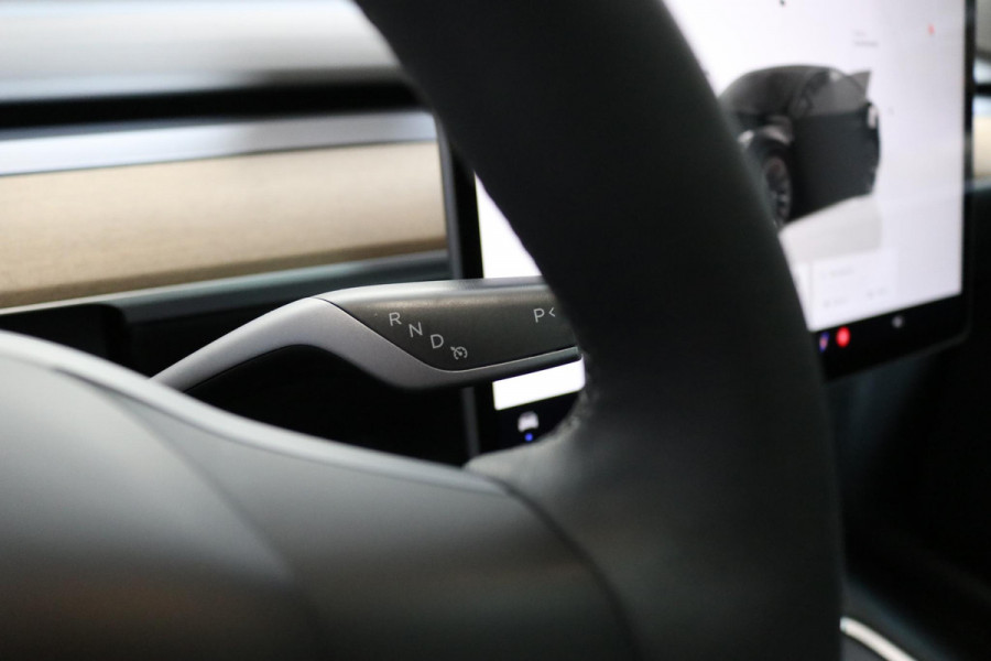 Tesla Model Y RWD 58 kWh | TREKHAAK | 20" LM VELGEN | ZWARTE DETAILS |