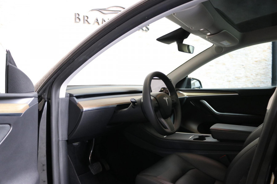 Tesla Model Y RWD 58 kWh | TREKHAAK | 20" LM VELGEN | ZWARTE DETAILS |