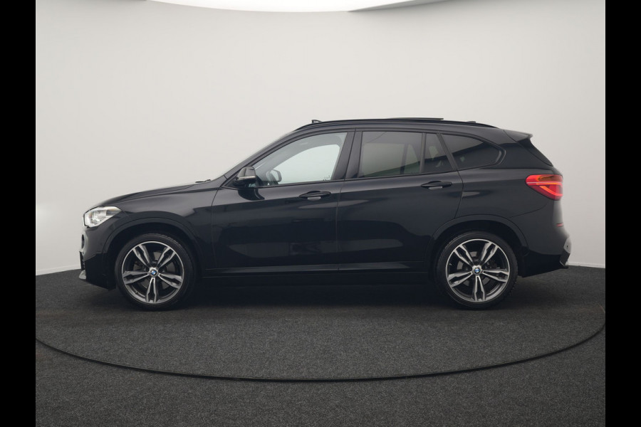 BMW X1 xDrive20i M Sport 192pk Dealer O.H. | Panodak | Adaptive Cruise | Head Up | Camera | Harman / Kardon | Alcantara Sportstoelen Verwarmd | Navigatie | 19"L.M | LED Koplampen |