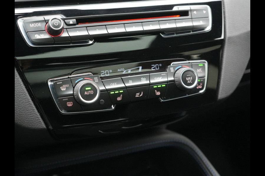 BMW X1 xDrive20i M Sport 192pk Dealer O.H. | Panodak | Adaptive Cruise | Head Up | Camera | Harman / Kardon | Alcantara Sportstoelen Verwarmd | Navigatie | 19"L.M | LED Koplampen |