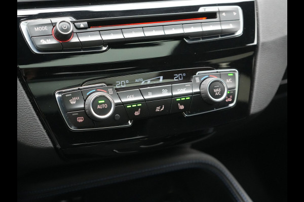 BMW X1 xDrive20i M Sport 192pk Dealer O.H. | Panodak | Adaptive Cruise | Head Up | Camera | Harman / Kardon | Alcantara Sportstoelen Verwarmd | Navigatie | 19"L.M | LED Koplampen |
