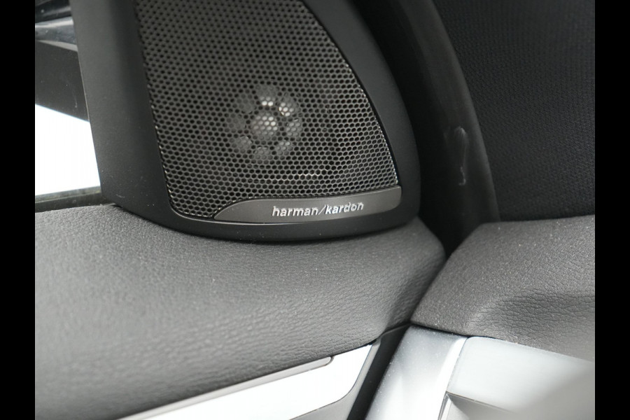 BMW X1 xDrive20i M Sport 192pk Dealer O.H. | Panodak | Adaptive Cruise | Head Up | Camera | Harman / Kardon | Alcantara Sportstoelen Verwarmd | Navigatie | 19"L.M | LED Koplampen |