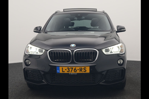 BMW X1 xDrive20i M Sport 192pk Dealer O.H. | Panodak | Adaptive Cruise | Head Up | Camera | Harman / Kardon | Alcantara Sportstoelen Verwarmd | Navigatie | 19"L.M | LED Koplampen |