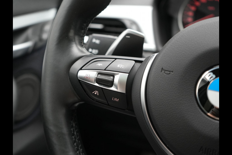 BMW X1 xDrive20i M Sport 192pk Dealer O.H. | Panodak | Adaptive Cruise | Head Up | Camera | Harman / Kardon | Alcantara Sportstoelen Verwarmd | Navigatie | 19"L.M | LED Koplampen |
