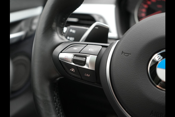 BMW X1 xDrive20i M Sport 192pk Dealer O.H. | Panodak | Adaptive Cruise | Head Up | Camera | Harman / Kardon | Alcantara Sportstoelen Verwarmd | Navigatie | 19"L.M | LED Koplampen |