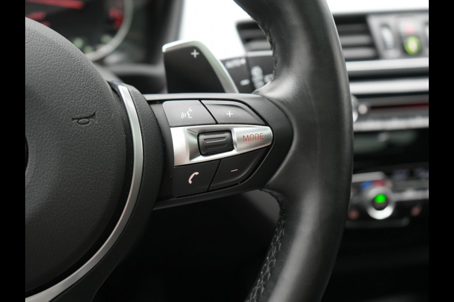 BMW X1 xDrive20i M Sport 192pk Dealer O.H. | Panodak | Adaptive Cruise | Head Up | Camera | Harman / Kardon | Alcantara Sportstoelen Verwarmd | Navigatie | 19"L.M | LED Koplampen |