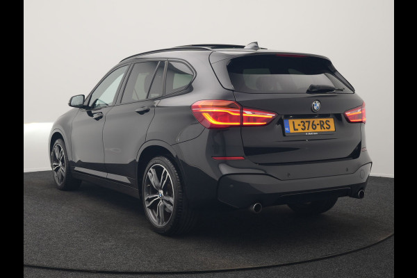 BMW X1 xDrive20i M Sport 192pk Dealer O.H. | Panodak | Adaptive Cruise | Head Up | Camera | Harman / Kardon | Alcantara Sportstoelen Verwarmd | Navigatie | 19"L.M | LED Koplampen |