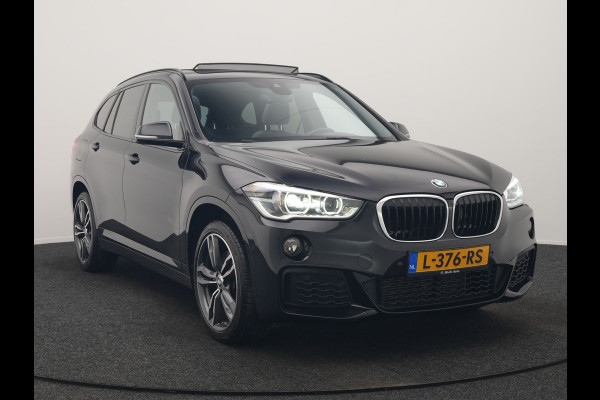 BMW X1 xDrive20i M Sport 192pk Dealer O.H. | Panodak | Adaptive Cruise | Head Up | Camera | Harman / Kardon | Alcantara Sportstoelen Verwarmd | Navigatie | 19"L.M | LED Koplampen |