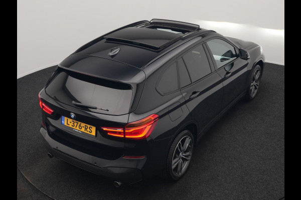 BMW X1 xDrive20i M Sport 192pk Dealer O.H. | Panodak | Adaptive Cruise | Head Up | Camera | Harman / Kardon | Alcantara Sportstoelen Verwarmd | Navigatie | 19"L.M | LED Koplampen |